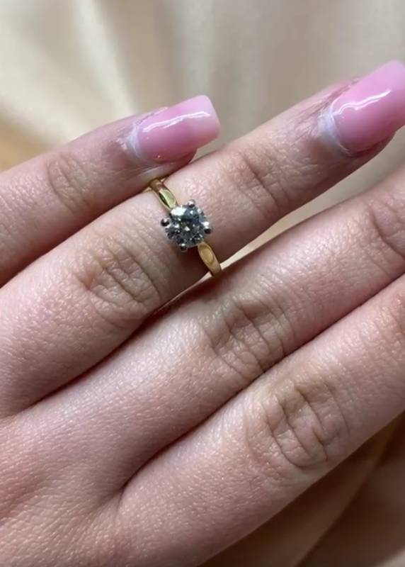 1.07ct VS1/I Natural Round Cut Diamond Solitaire Ring in 18k Yellow Gold
