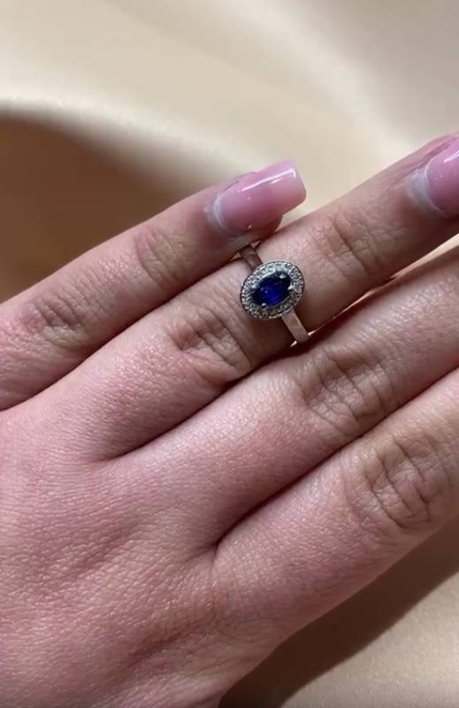 0.65ct VS/E-F Oval Cut Blue Sapphire Gemstone Halo Ring in 18k White Gold
