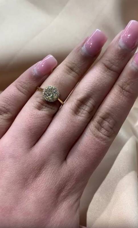0.60ct VS/G Natural Round Cut Diamond Cluster Ring in 18k Yellow Gold