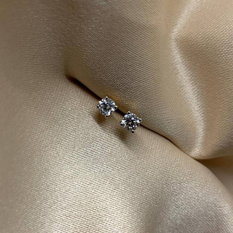 0.27ct VS/E-F Natural Round Cut Diamond Stud Earrings in 18k Yellow Gold