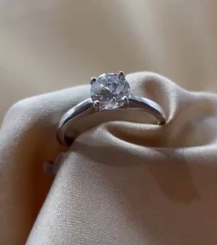 0.90ct I1/E Natural Round Cut Diamond Solitaire Ring in 18k White Gold