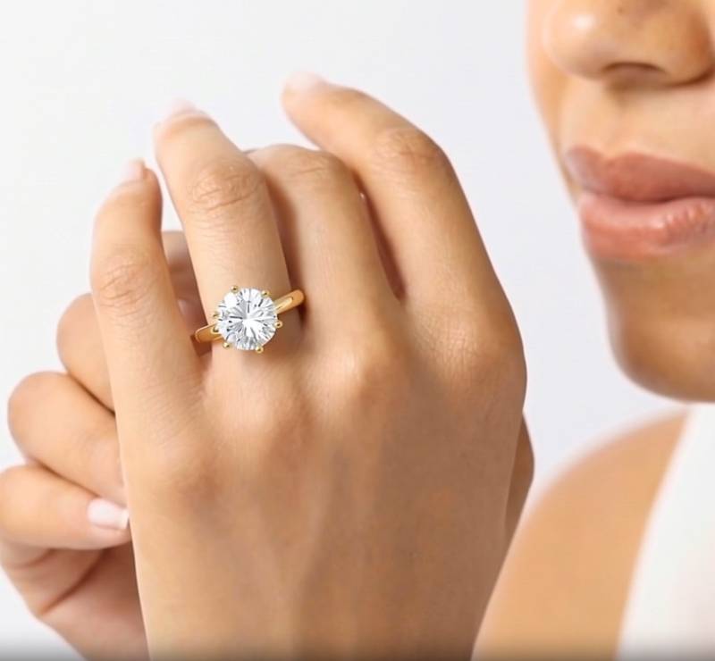 Round Diamond Engagement Ring