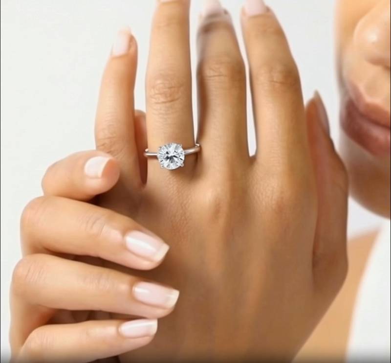 Round Diamond Engagement Ring