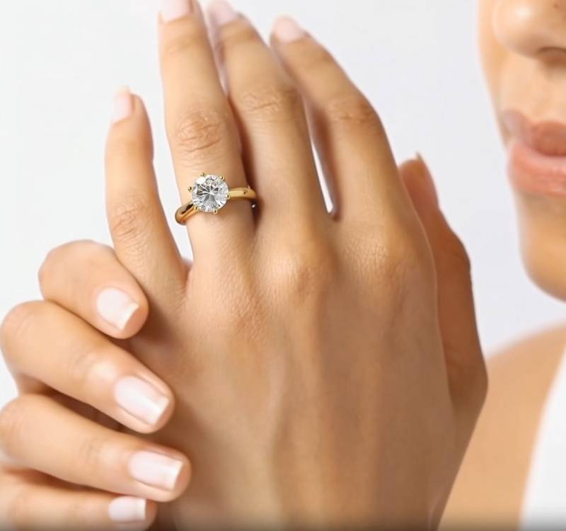Round Diamond Engagement Ring