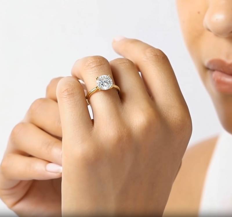 Round Diamond Engagement Ring
