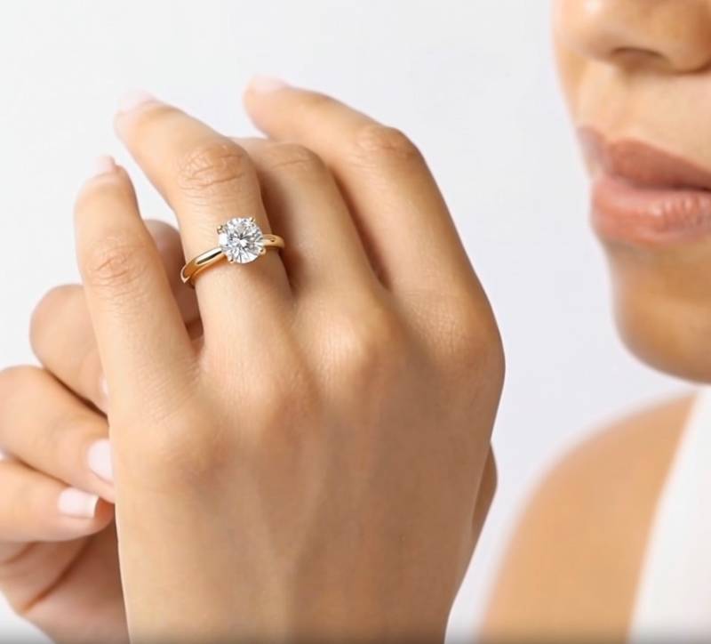 Round Diamond Engagement Ring