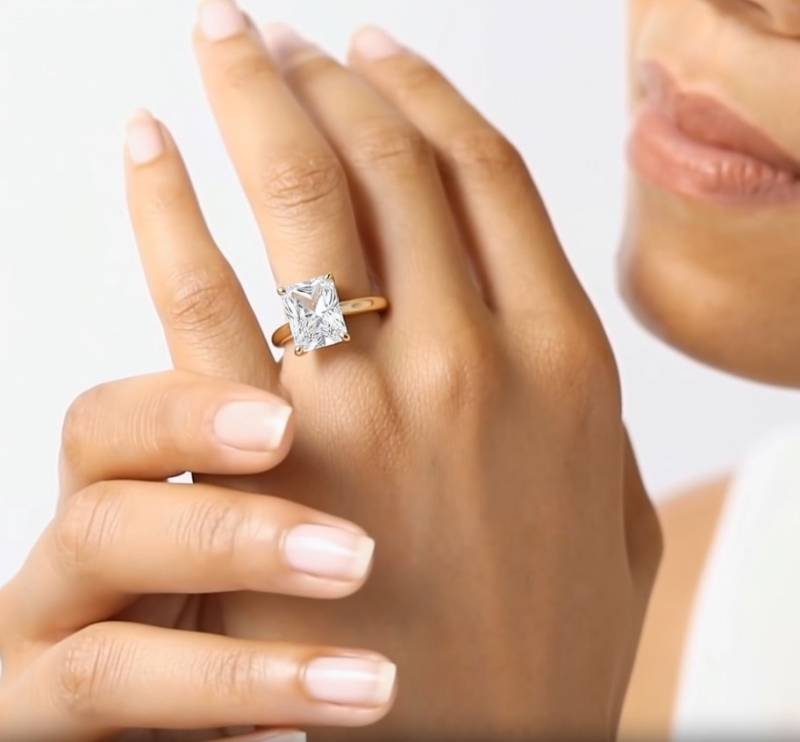 Elegant Radiant Diamond Engagement Ring