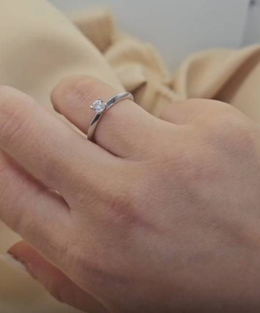 0.18ct SI/F Natural Round Cut Diamond Solitaire Ring in 9k White Gold