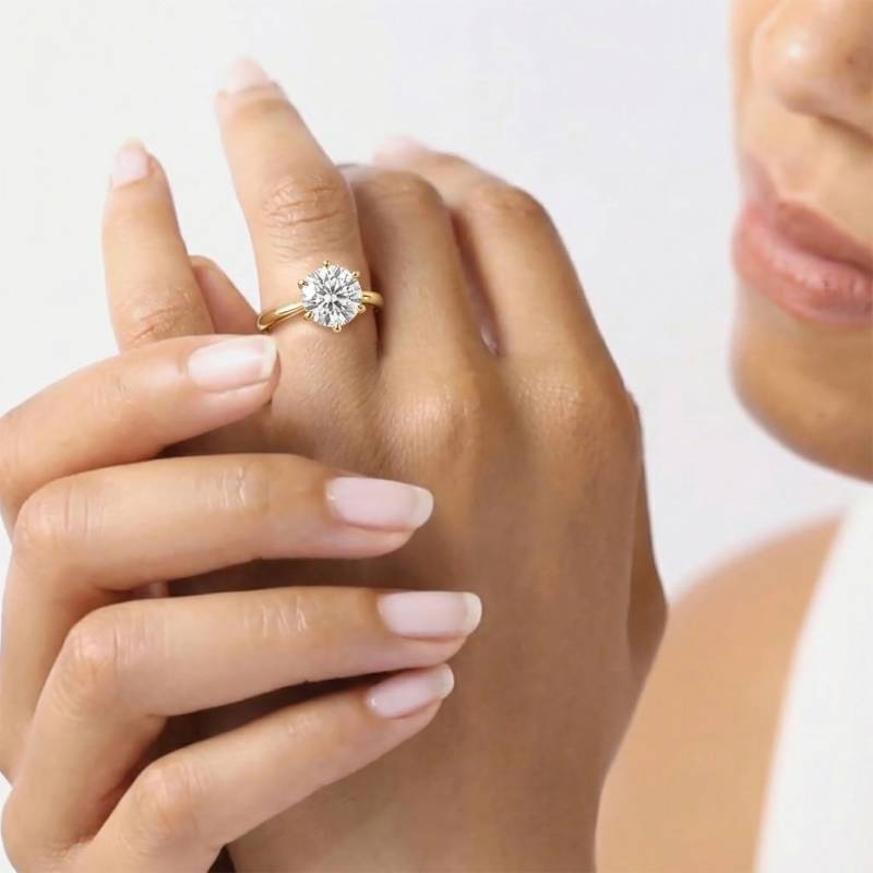 Round Diamond Engagement Ring