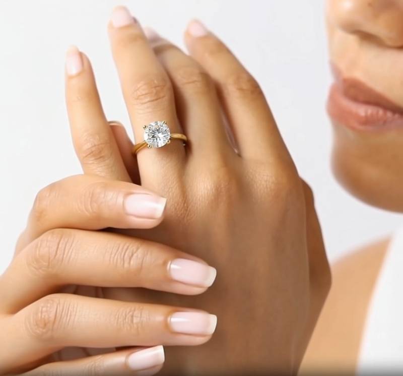Round Diamond Engagement Ring