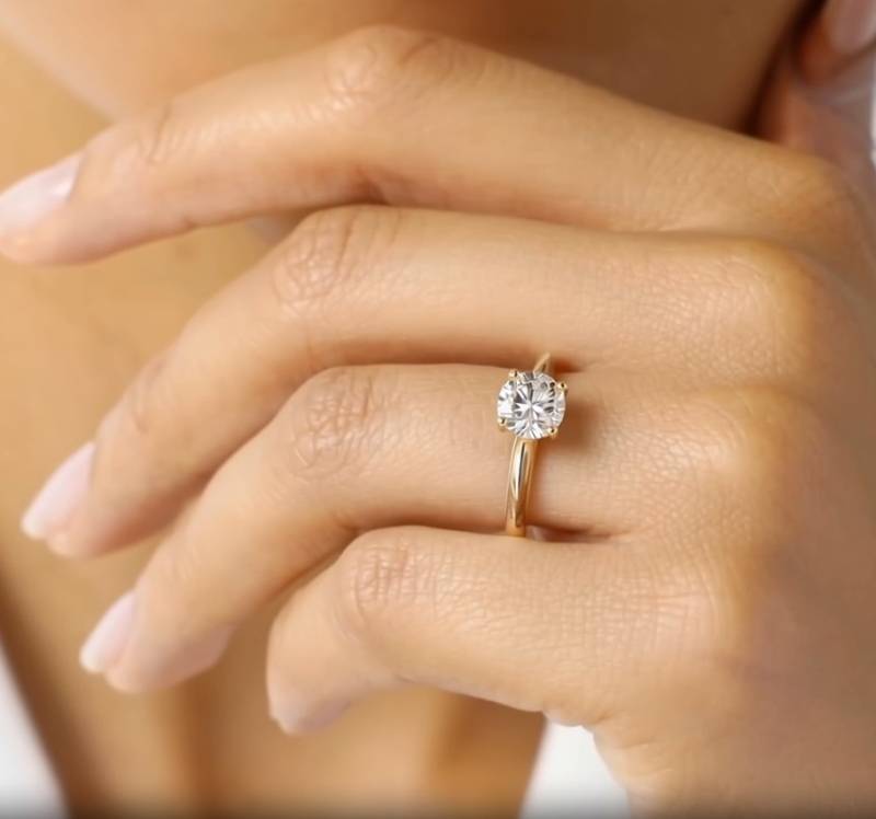 Knife Edge Round Diamond Engagement Ring