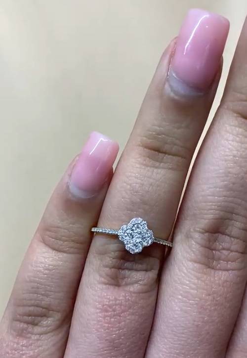 0.34ct VS/E-F Natural Round Cut Diamond Cluster Ring in 18k Yellow Gold