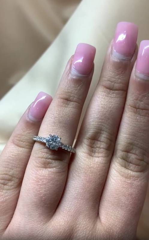 1.50ct SI2/F Natural Round Cut Diamond Shoulder Set Ring in Platinum