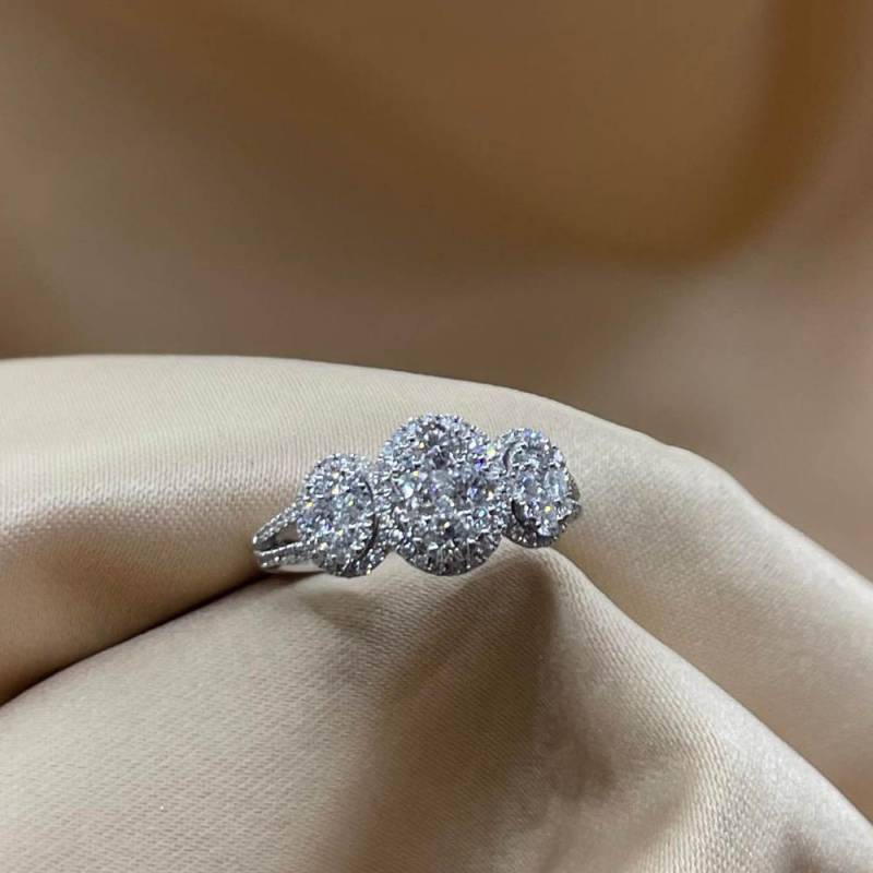 0.95ct VS/E-F Natural Round Cut Diamond Trilogy Ring in 18k White Gold