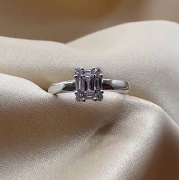 0.30ct VS/E-F Natural Round Cut Diamond Cluster Ring in 18k White Gold