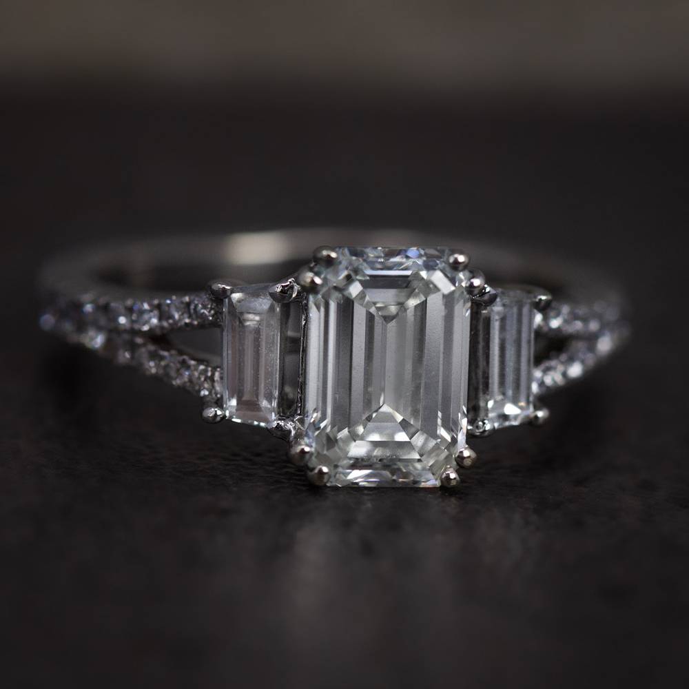 Modern Emerald Diamond Split Shoulder Set Ring W