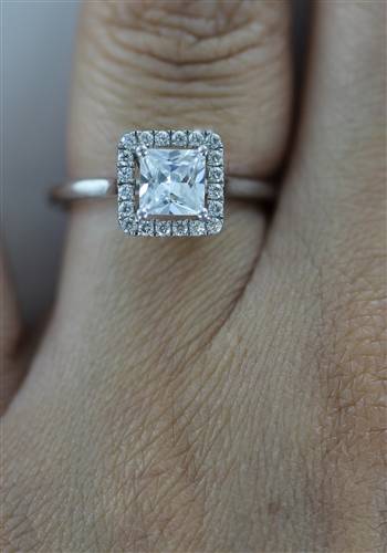 Princess Diamond Single Halo Ring W
