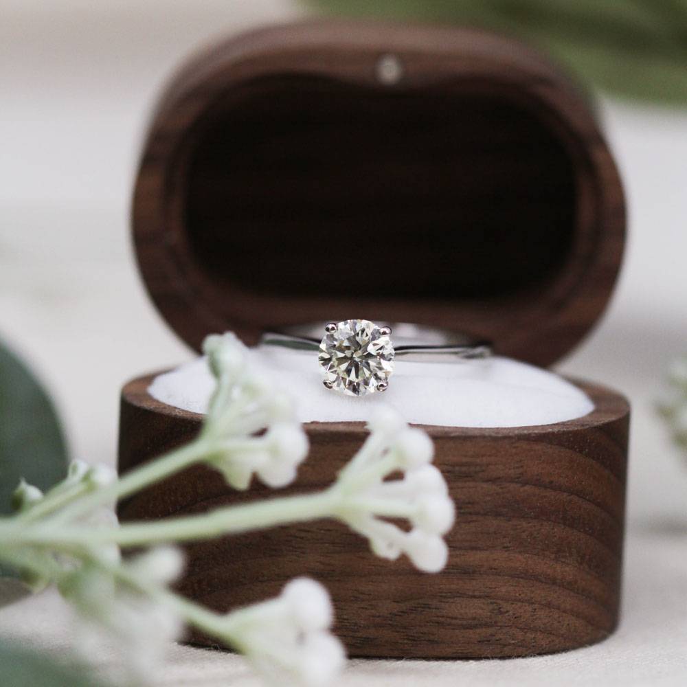 Elegant Round Diamond Engagement Ring W
