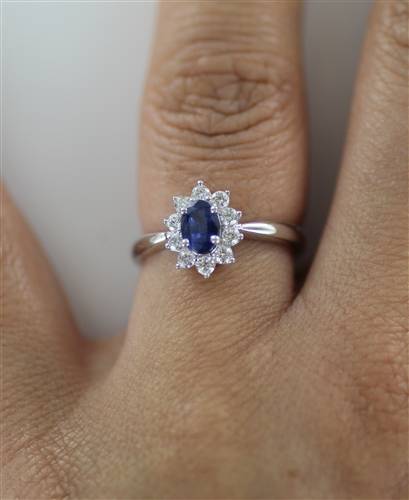 0.80ct Oval Blue Sapphire & Diamond Cluster Ring W