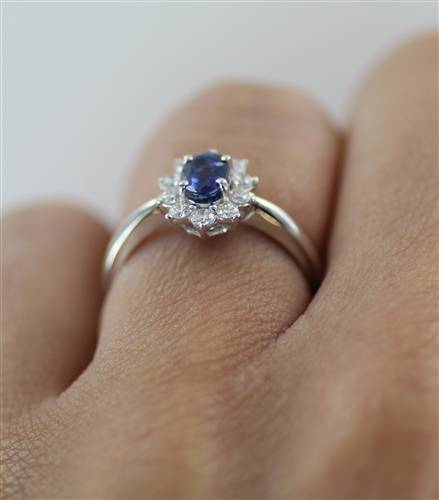 0.80ct Oval Blue Sapphire & Diamond Cluster Ring W