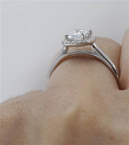 Cushion Diamond Single Halo Ring W