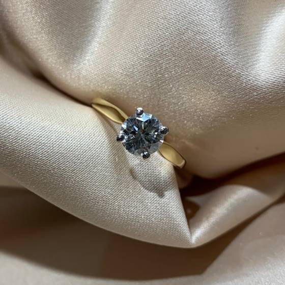 1.07ct VS1/I Natural Round Cut Diamond Solitaire Ring in 18k Yellow Gold