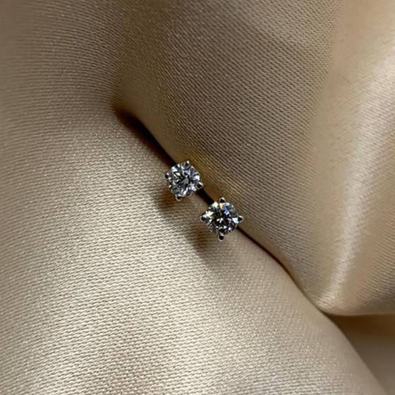 0.27ct VS/E-F Natural Round Cut Diamond Stud Earrings in 18k Yellow Gold