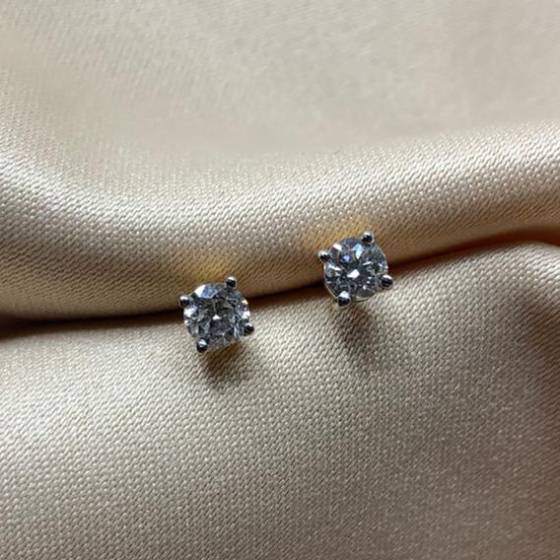 0.50ct SI/E-F Natural Round Cut Diamond Stud Earrings in 18k Yellow Gold