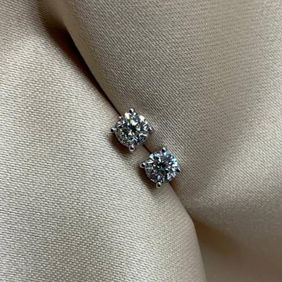 0.66ct SI/F-G Natural Round Cut Diamond Stud Earrings in 18k White Gold