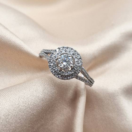 0.80ct SI2/H Natural Round Cut Diamond Halo Ring in Platinum