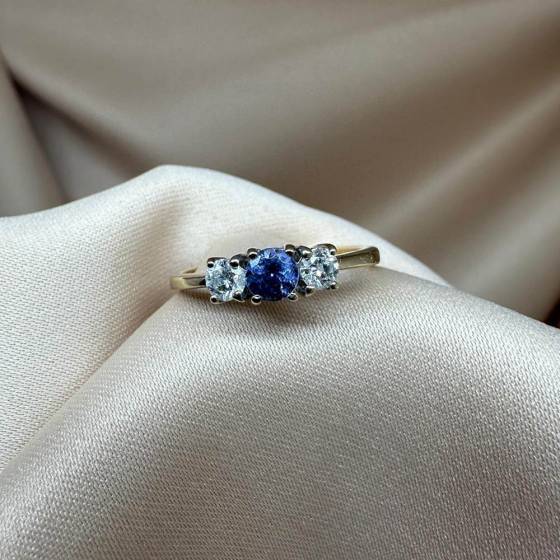 0.53ct I1/G Round Cut Tanzanite Gemstone and Natural Diamond Trilogy Ring