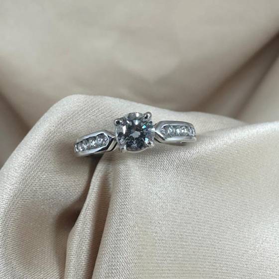0.75ct SI1/F Natural Round Cut Diamond Shoulder Set Ring in 18k White Gold
