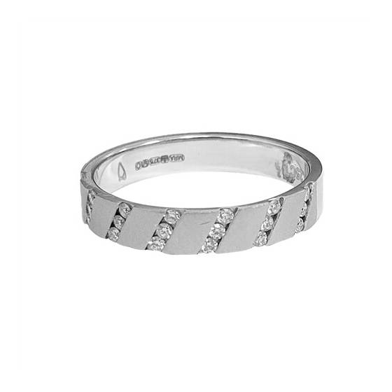 0.25ct VS/E-F Diagonal Set Natural Round Cut Diamond Wedding Band in 9k White Gold