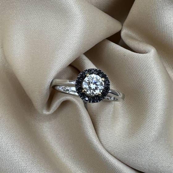0.60ct SI/FY Natural Round Cut Diamond Black Side Daimonds Halo Ring in 18k White Gold