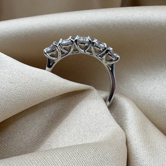 1.00ct SI2/G Natural Round Cut Diamond 5 Stone Ring in Platinum
