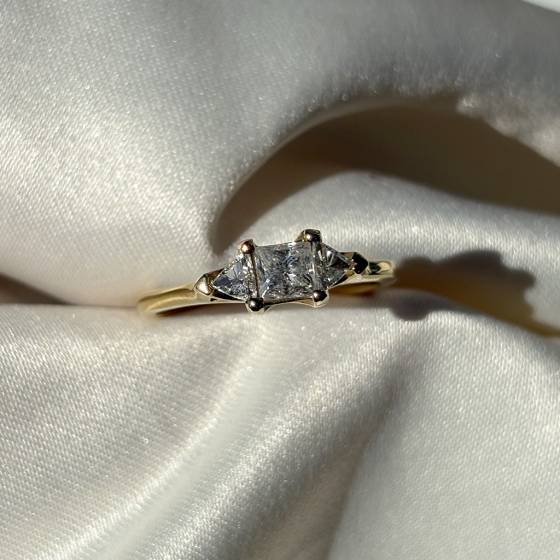 0.80ct SI2/G Round Cut Natural Diamond Trilogy Ring
