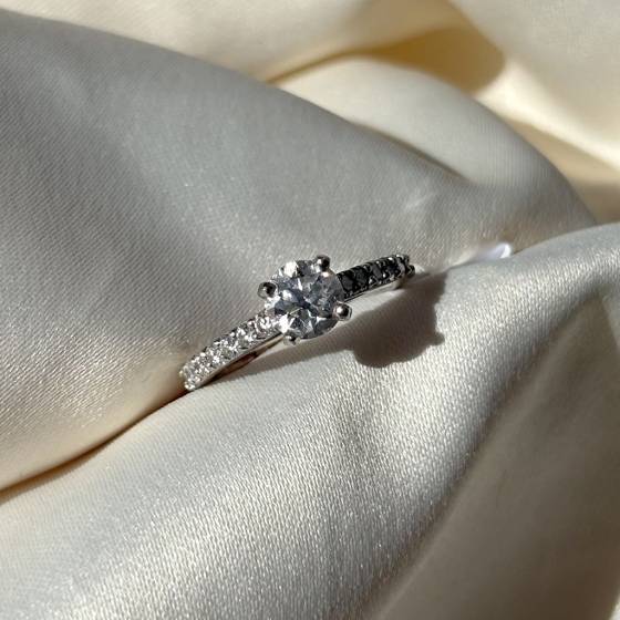 1.00ct VS2/F Round Cut Natural Diamond Shoulder Set Ring
