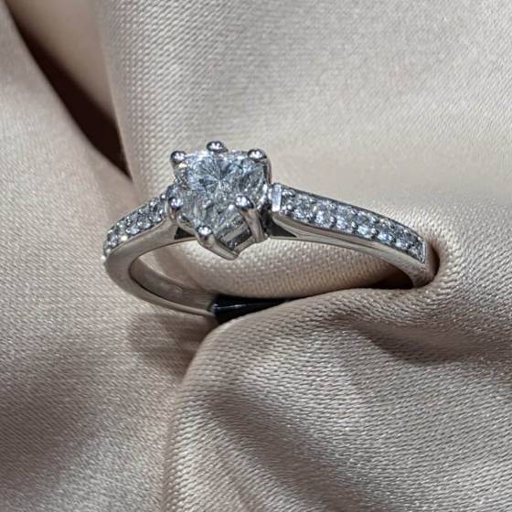 0.60ct SI1/H Heart Cut Natural Diamond Shoulder Set Ring