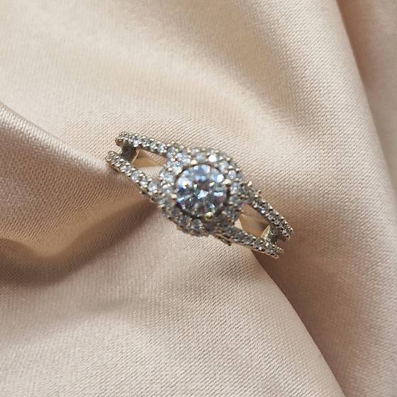 0.40ct VS2/H Natural Round Cut Diamond Split Shoulder Halo Ring in 18k Yellow Gold