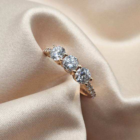 1.70ct SI/G-H Natural Round Cut Diamond Shoulder Set Trilogy Ring in 18k Rose Gold
