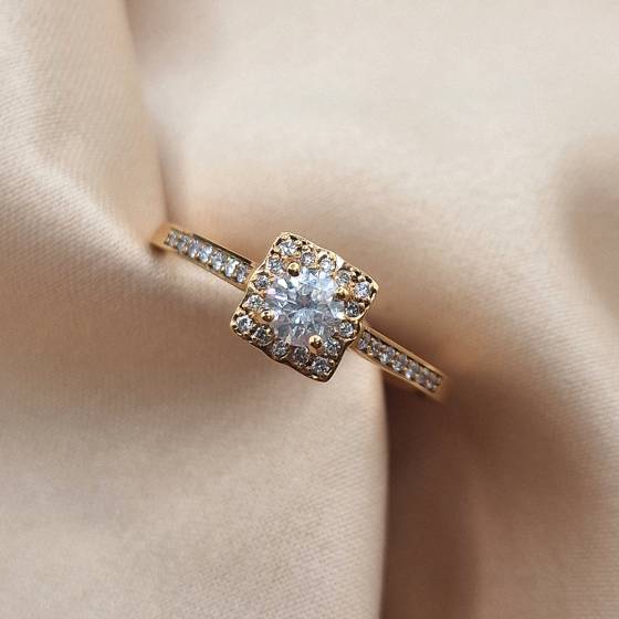 0.75ct SI2/E Natural Round Cut Diamond Halo Ring in 18k Rose Gold