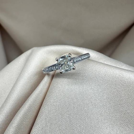 0.40ct SI1/F Natural Round Cut Diamond Shoulder Set Ring in 18k White Gold