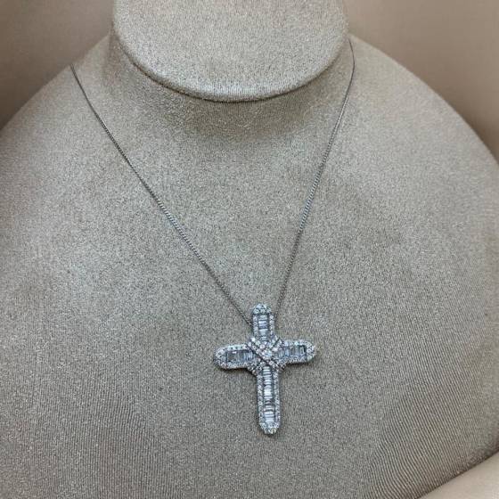 2.01ct SI/G-H Natural Round Cut Diamond Cross Pendant in 9k White Gold