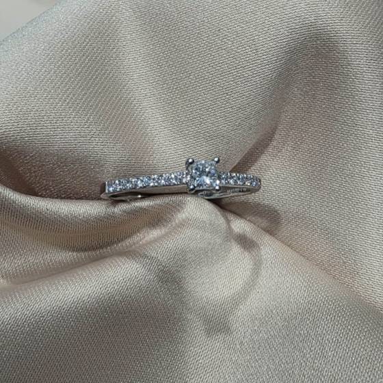 0.40ct VS/F-G Princess Cut Natural Diamond Shoulder Set Ring