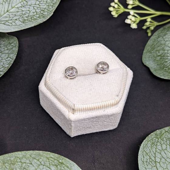 1.25ct VS/G-H Natural Round Cut Diamond Stud Earrings in 18k White Gold