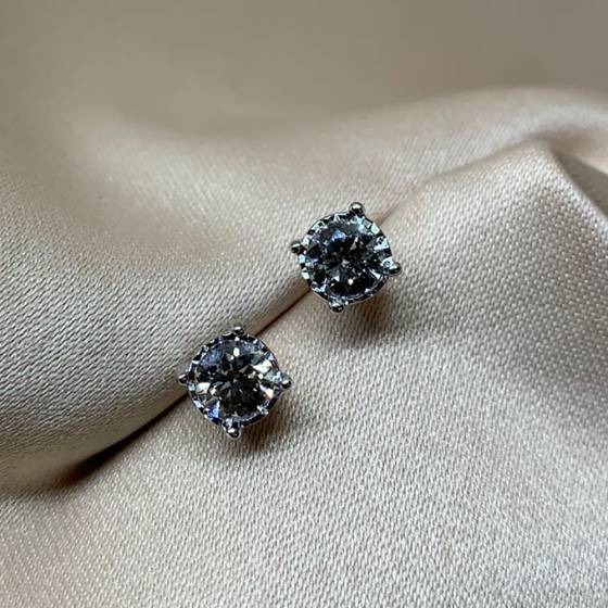0.75ct VS/G-H Natural Round Cut Diamond Illusion Earrings in 9k White Gold