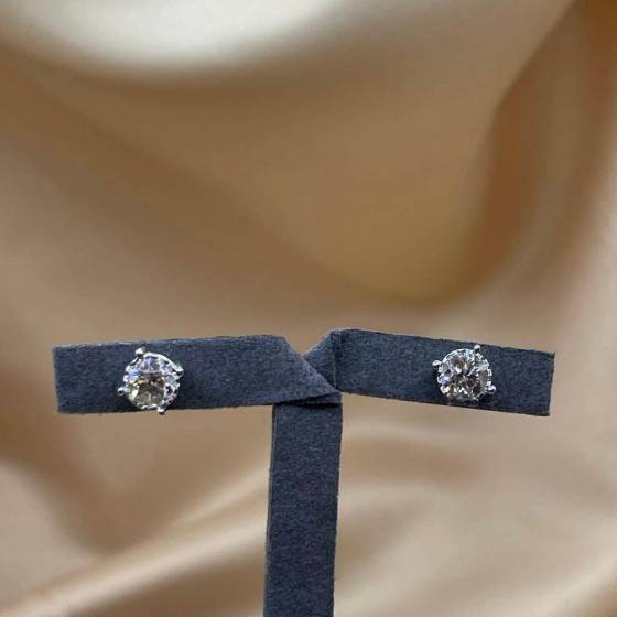 0.87ct VS/G-H Natural Round Cut Diamond Illussion Set Earrings in 9k White Gold