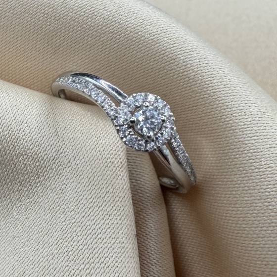 0.19ct VS2/G Natural Round Cut Diamond Halo Ring in 18k White Gold
