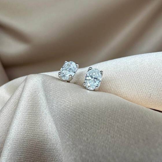 0.95ct SI/F-G Oval Cut Natural Diamond Stud Earrings