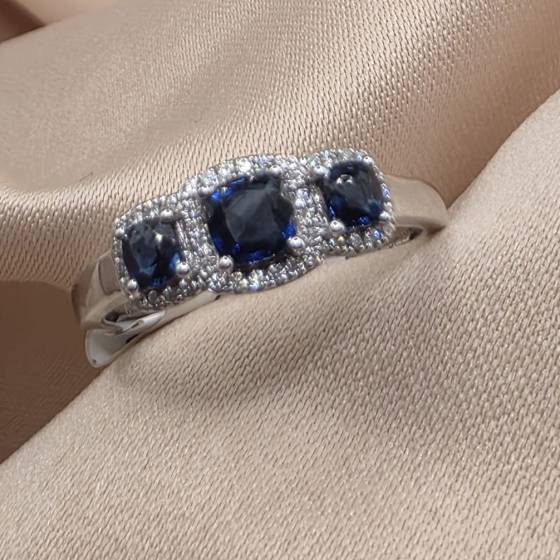0.82ct VS2/G Cushion Cut Blue Sapphire Gemstone Halo Trilogy Ring in 18k White Gold